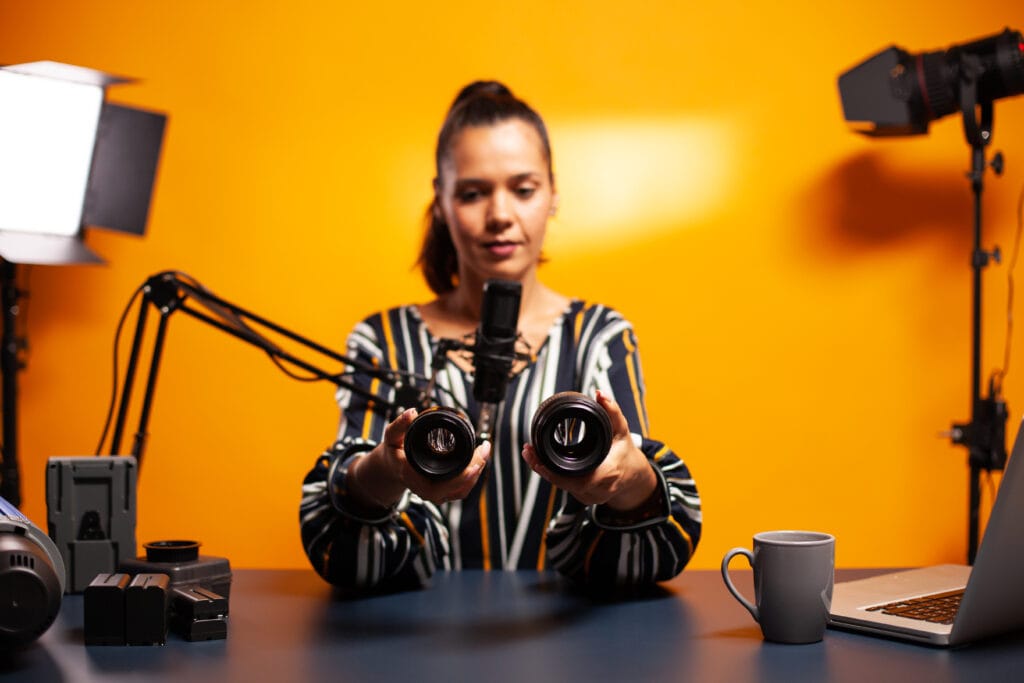 Erfolgreiche Instagram-Werbekampagnen sind Kunst und Wissenschaft zugleich. Sie erfordern kreativen Einfallsreichtum, technisches Know-how und das richtige Verständnis der Zielgruppen. Die Frage, wie man Instagram-Anzeigen schaltet, um maximale Ergebnisse zu erzielen, ist für viele Unternehmen von zentraler Bedeutung. Es geht nicht nur darum, eine Anzeige zu schalten, sondern auch darum, eine Botschaft effektiv zu vermitteln und echtes Engagement zu erzeugen.