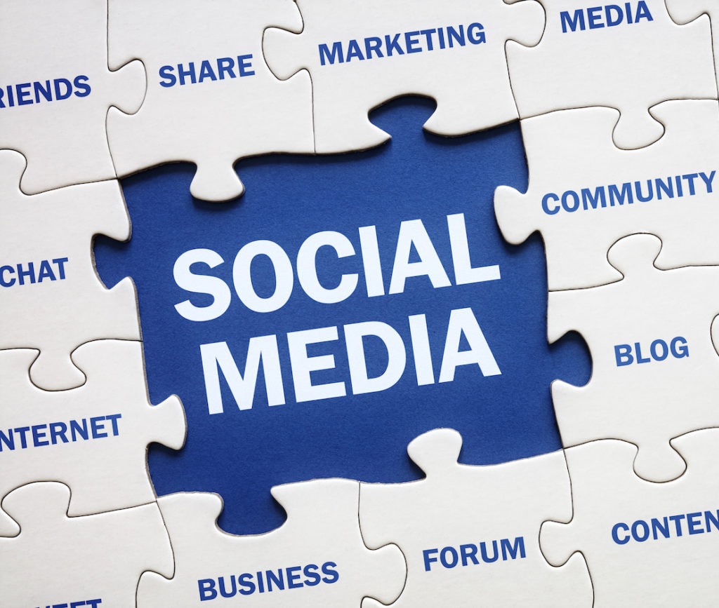 Social-Media-Konzept-Puzzleteil lesen Marketing, Vernetzung, Community, Internet etc.
