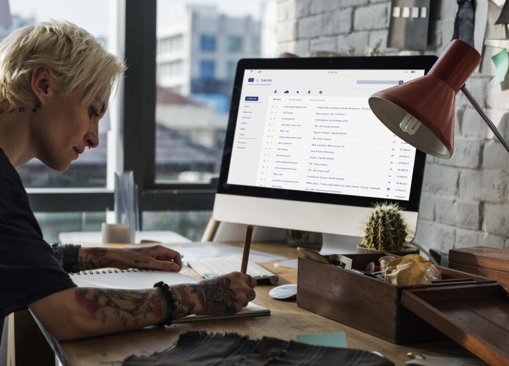 E-Mail-Marketing: eine Liste von Nachrichten, die per E-Mail verschickt werden sollen